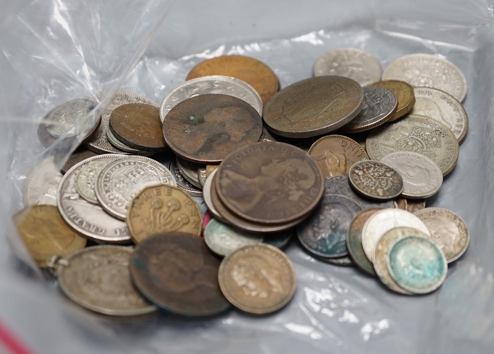 A group of mostly UK crowns and other coins, some pre-1920 silver coins and a 1976 Montréal Olympics commemorative silver coin